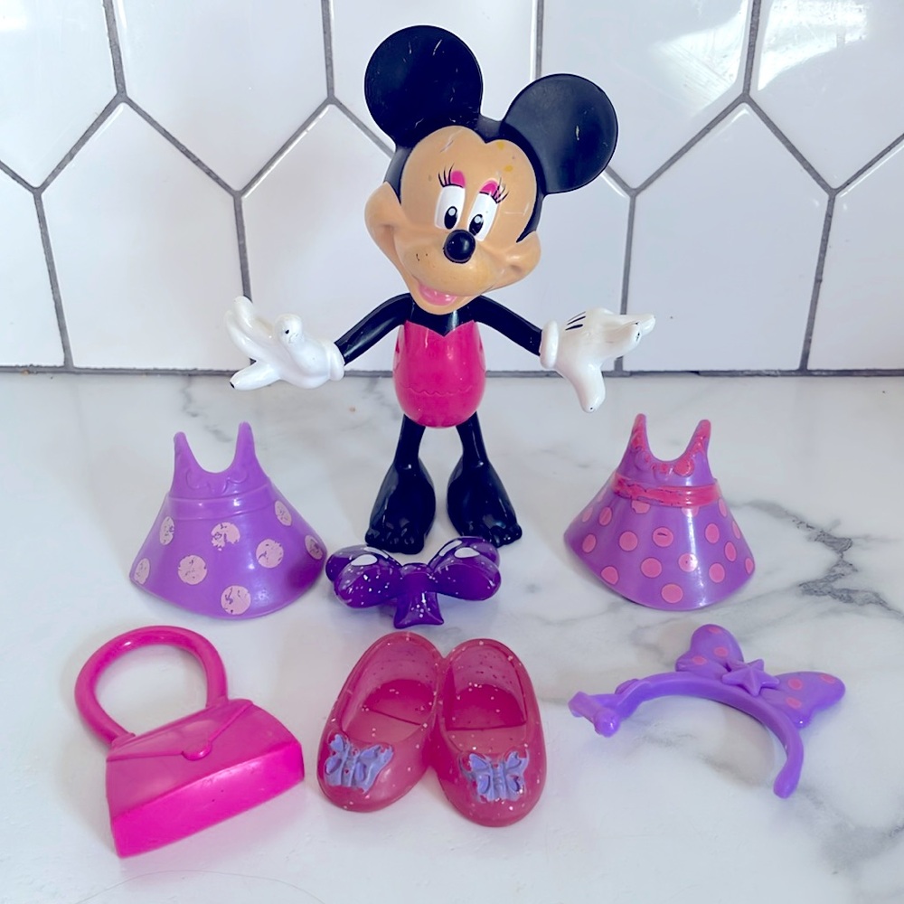 2011 Disney Minnie Mouse Bow-tique Snap ‘n Style Doll - Purple/Pink Minnie